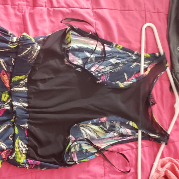 Dress - Picture 2 of 3